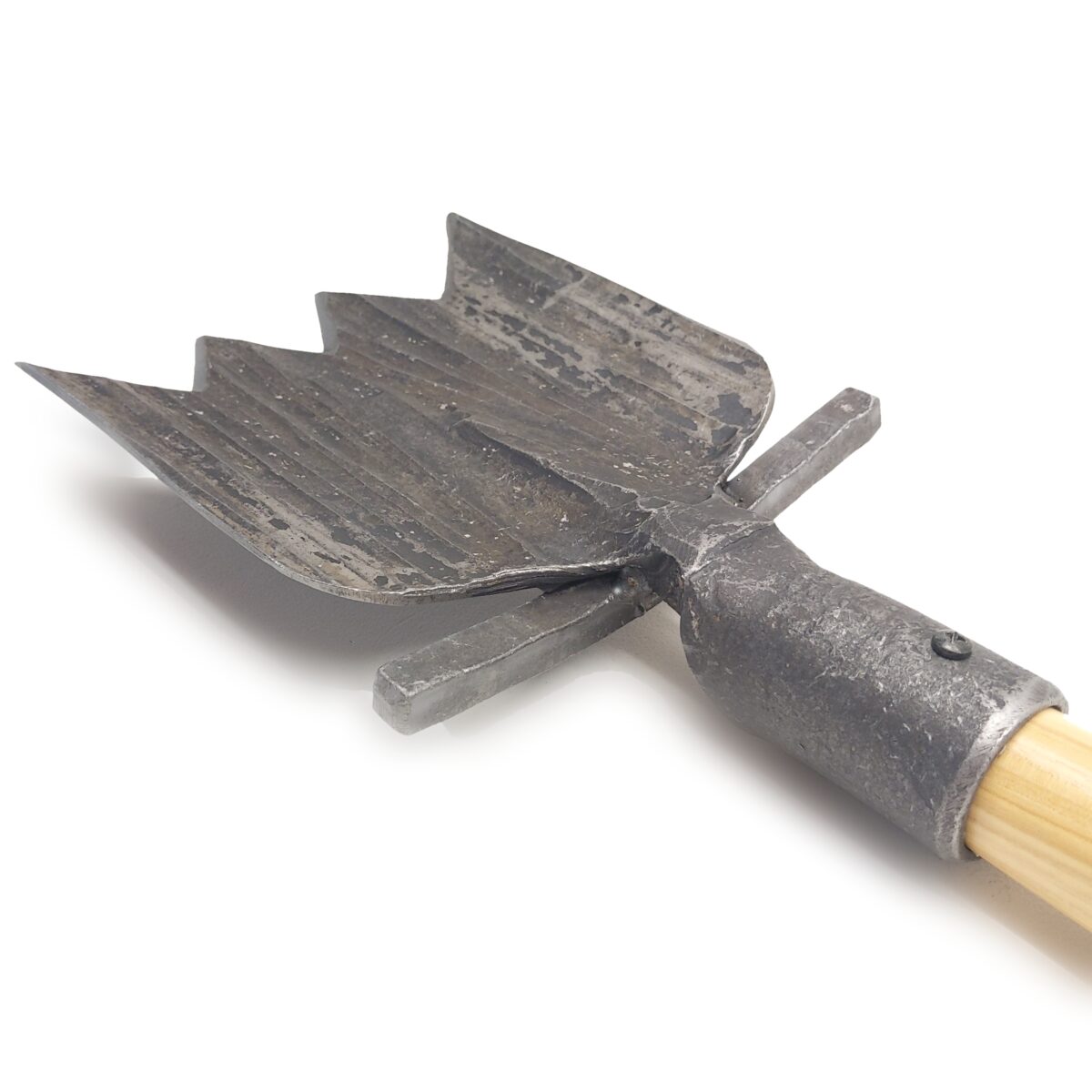 Sharp spade moterims