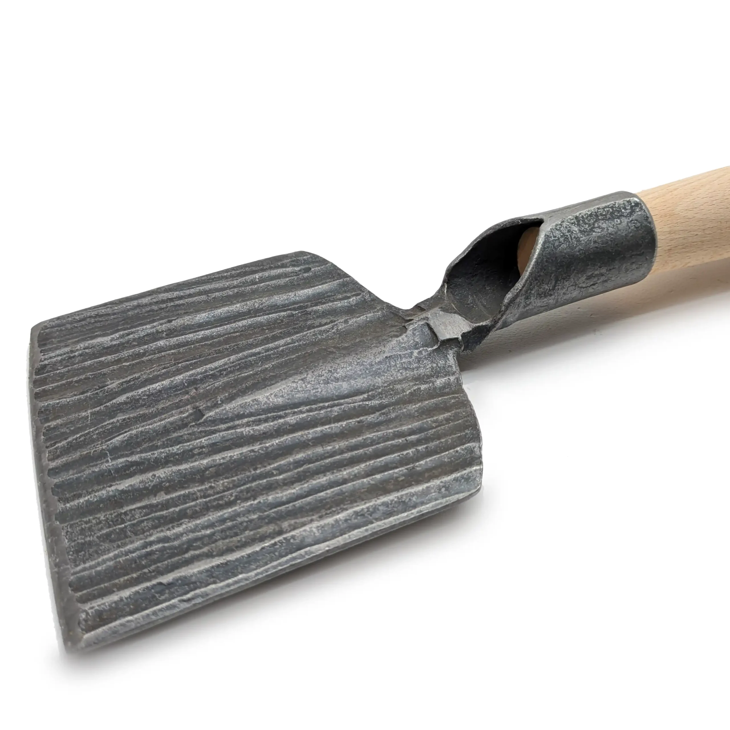 Kaltinis ledo plaktuvas su uosio rankena